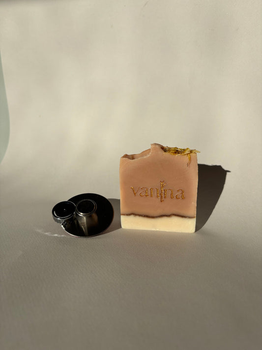 Tvål och magnetisk hållare